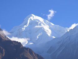 Gunung Manaslu: Menantang Ketinggian di Nepal